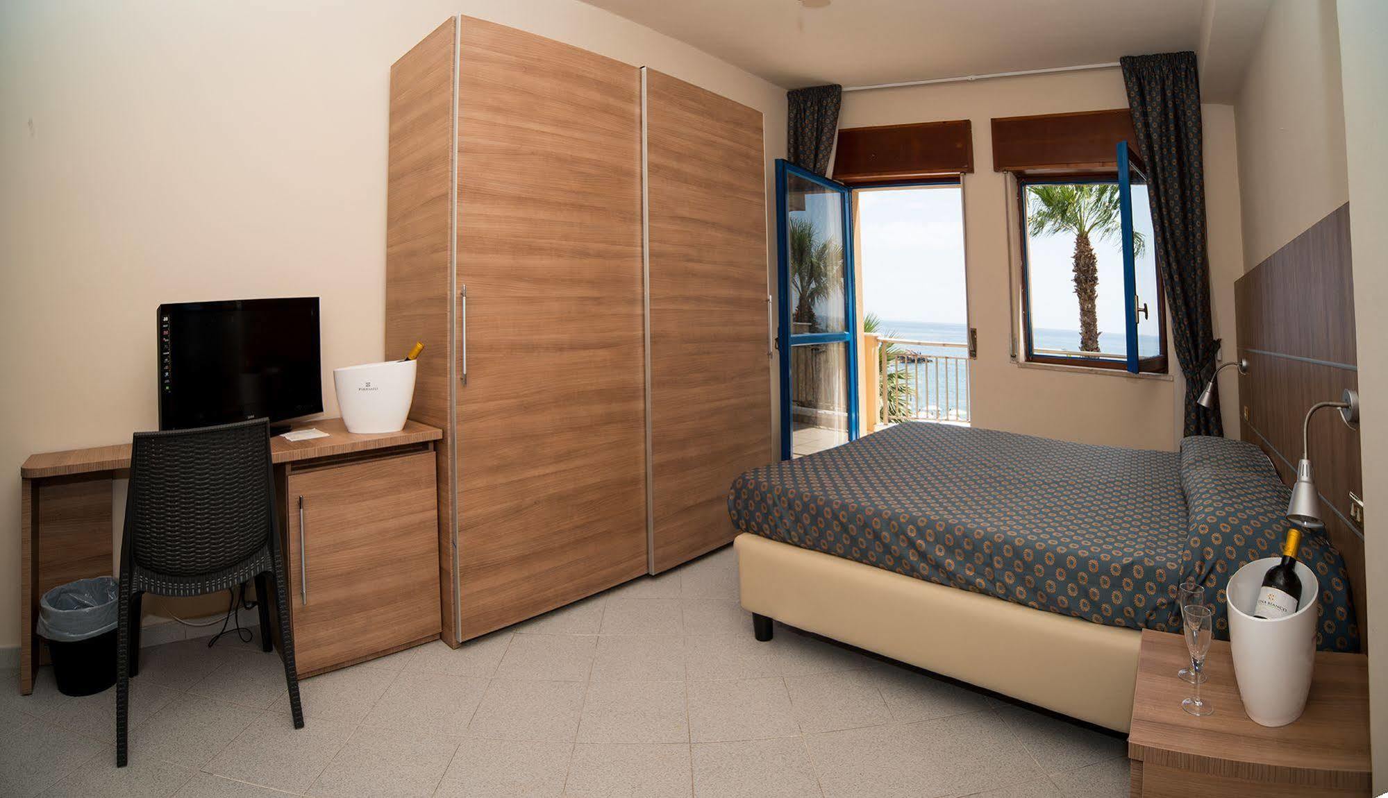Elihotel SantʼAlessio Siculo Kültér fotó